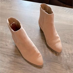 Universal threads ankle boots size 6